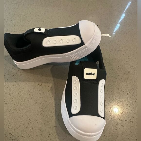BRAND NEW WITH TAG!! Native Shoes Jefferson Hero Black/White size US C8 - Picture 4 of 6